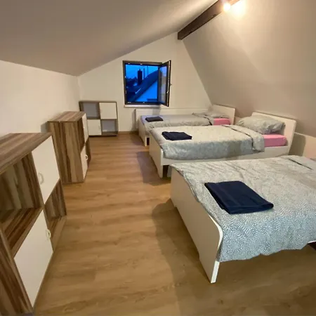 Flussnaehe Dreierwohnung Διαμέρισμα