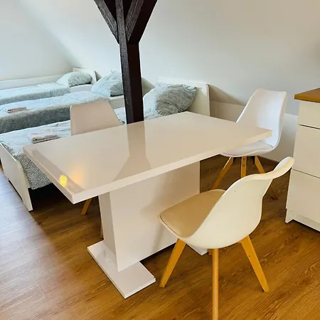 Flussnaehe Dreierwohnung Διαμέρισμα